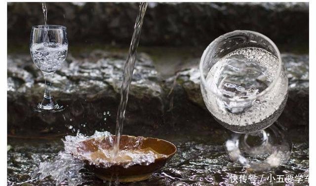 香气|将酒瓶子倒过来,白酒好坏一目了然,行家就用这招