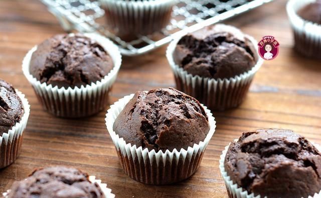  省事|处暑后胃口大开，2个鸡蛋烤12个玛芬蛋糕，无需打发，浓香省事