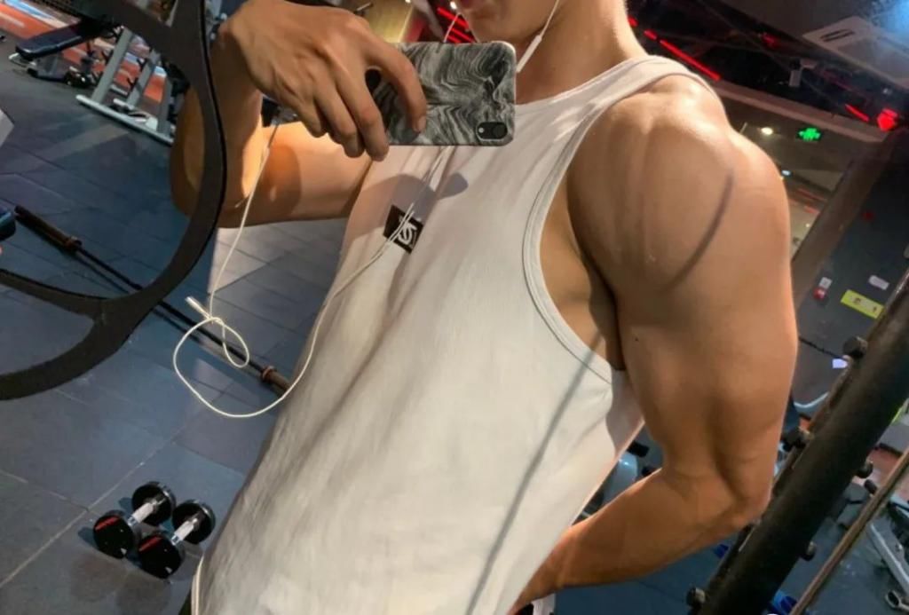  运动|33个肌肉帅哥争做“1”，你确定这不是专做给gay看的节目吗？