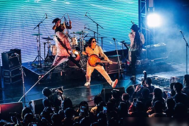  乐夏|《乐夏1》那些乐队，click15面临解散，九连还是没火！