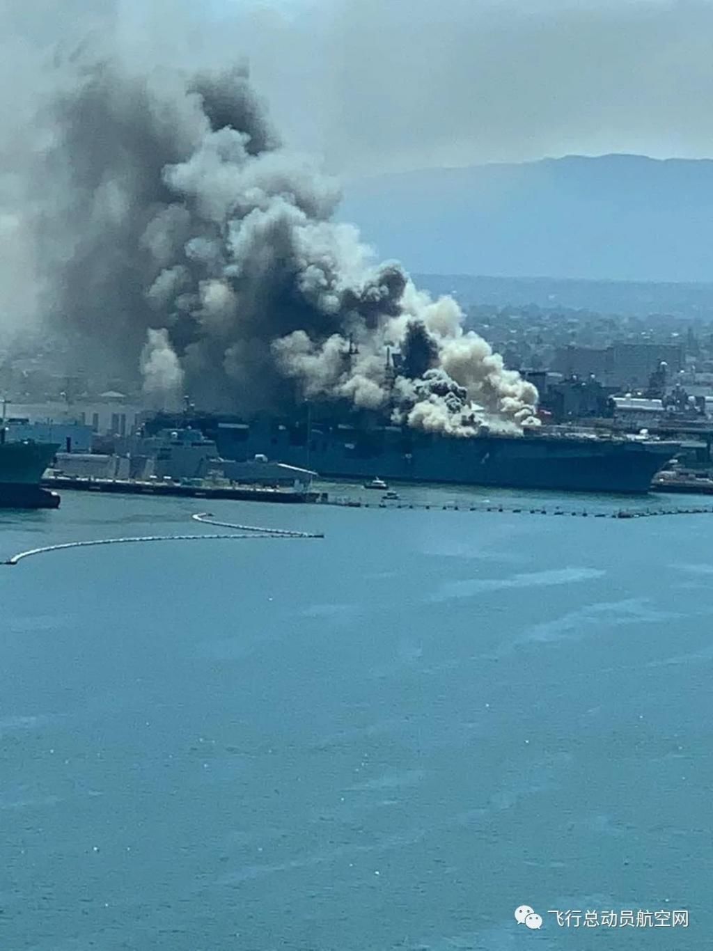 攻击|美军“好人理查德号”两栖攻击舰在圣迭戈海军基地突发爆炸起火 或致报废