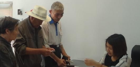 农民|为什么有些人赞成农民领退休金，有的人却不赞成？答案来了！