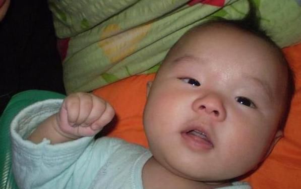  积食|宝妈们注意了！孩子身体5种表现，是积食亮起的“红灯”