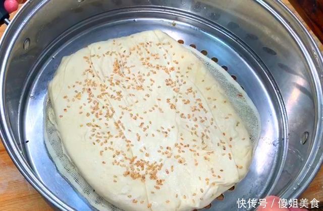 抹油|烙饼时,有人烫面,有人抹油,其实都不对,教你正确做法,太香了