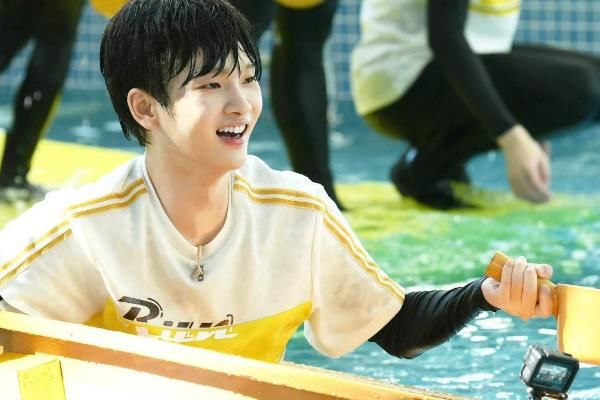  周震南|周震南和何洛洛聊天曝光，谁留意南南对他的备注？令人羡慕的友谊