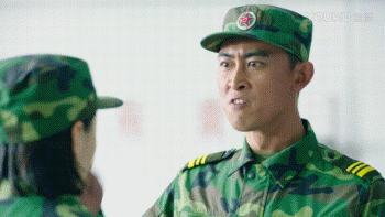 假动作|搞笑GIF:小伙子,这个假动作我给你满分