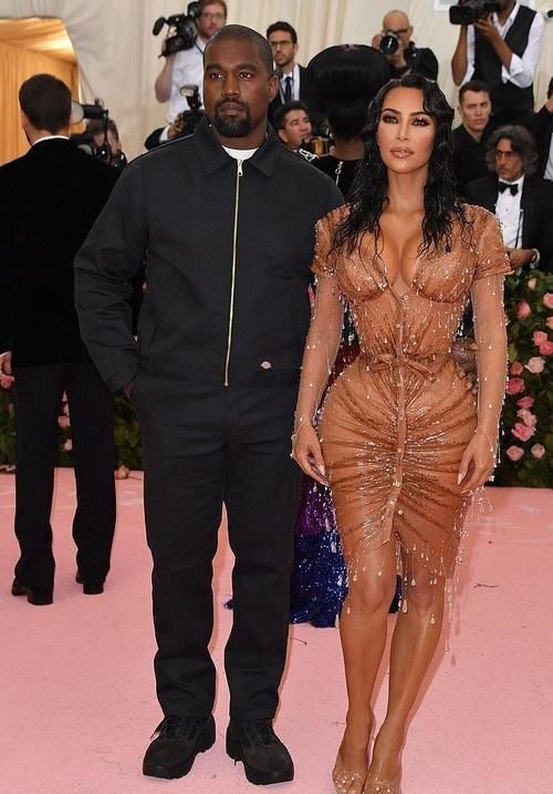  道歉|金卡戴珊不回应侃爷道歉，却点赞网友贴文，态度耐人寻味