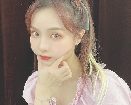 痛哭|青你被淘汰学员直播痛哭,直言想要做自己很难,可能坚持不下去了