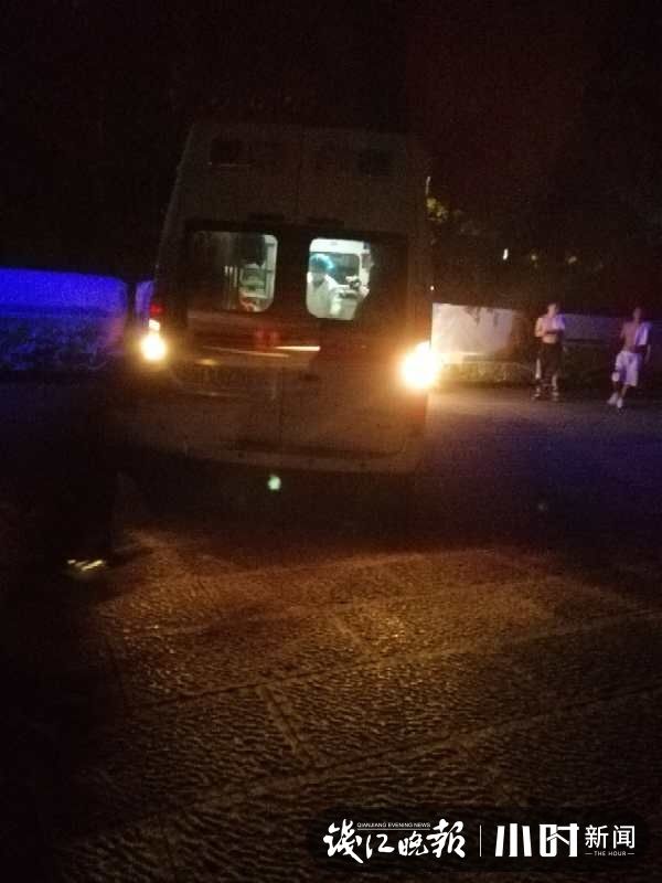  昨晚|昨晚西湖边一夜跑小伙突然倒地，身后一群人狂奔50米跪地抢救