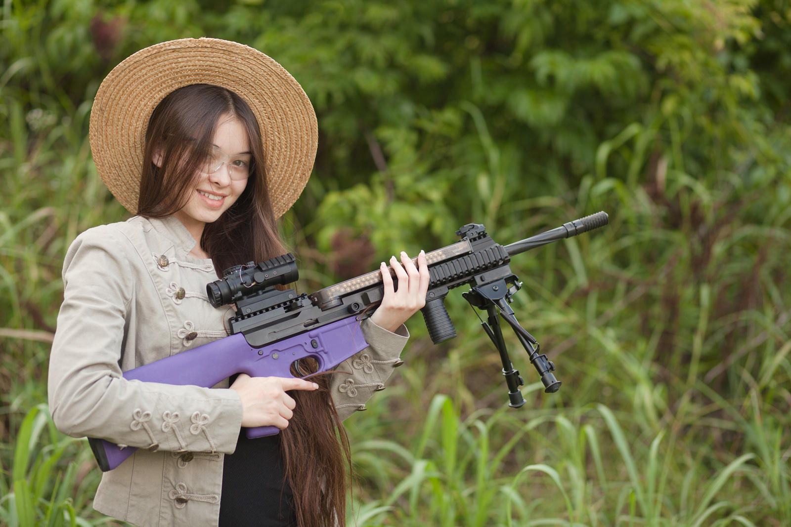  配备|野外遇到狼群，一支冲锋枪配备6个弹匣，也会变成“烧火棍”