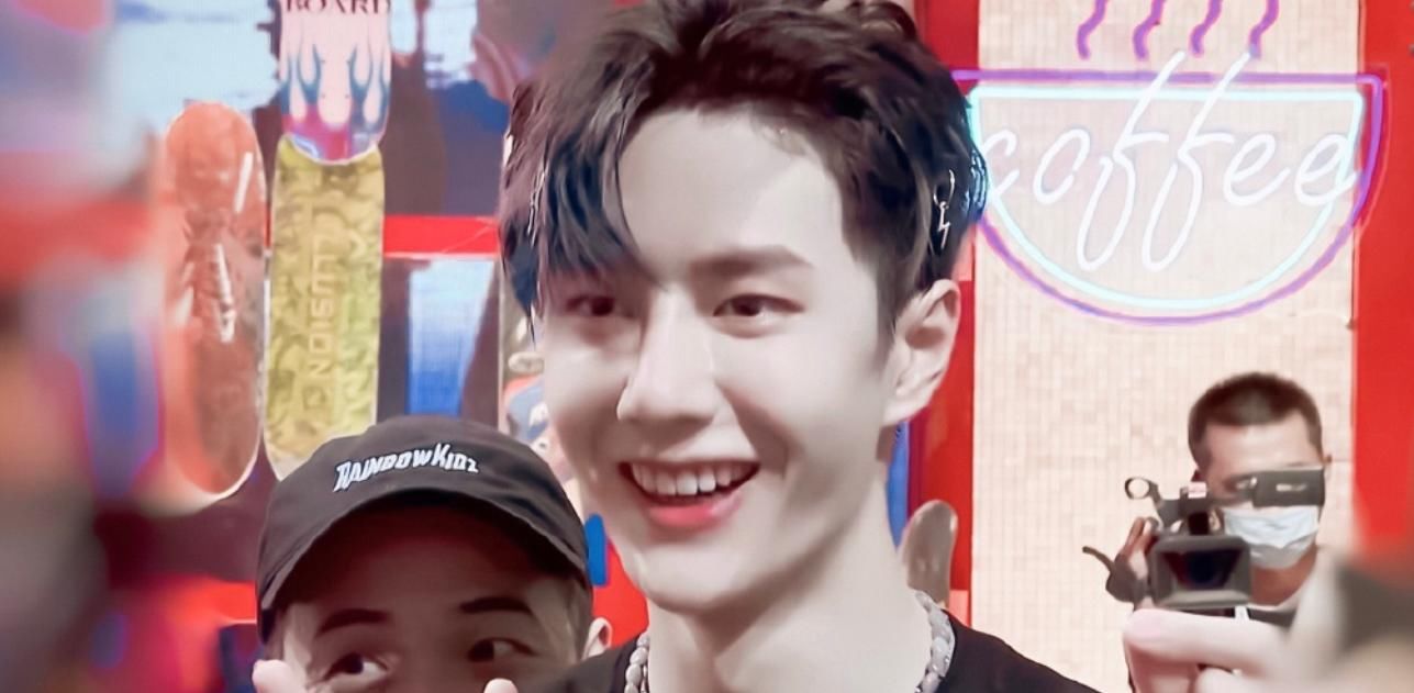  王一博|街舞：王一博一人吃辣锅，却遭陷阱问题，“你整我”的表情太好笑