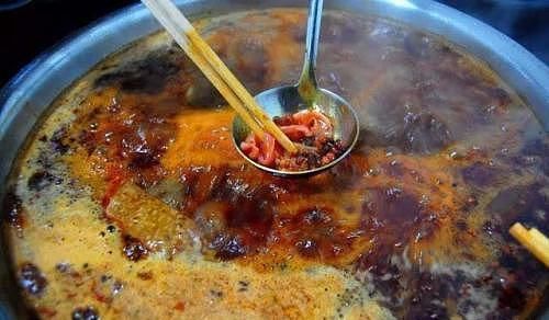 销售地沟油|网红店用地沟油做火锅锅底，已卖出10000多桌，判赔四百多万