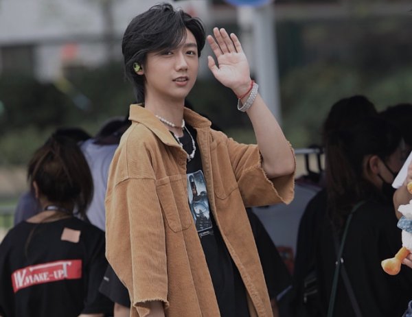  暴扣|《中国新说唱》开录，暴扣哥一身彩虹貂实力抢镜，录制规矩惹爆笑