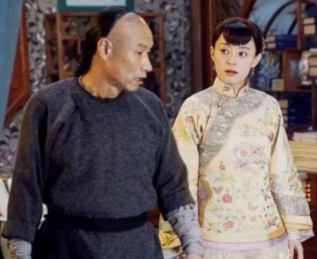  婚姻|62岁老戏骨约会长发清纯美女，单独吃饭同回酒店，30年婚姻有危机