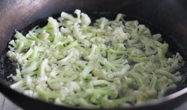  吃法|有机花菜的诱人吃法，简单两步制作，实在是太下饭了