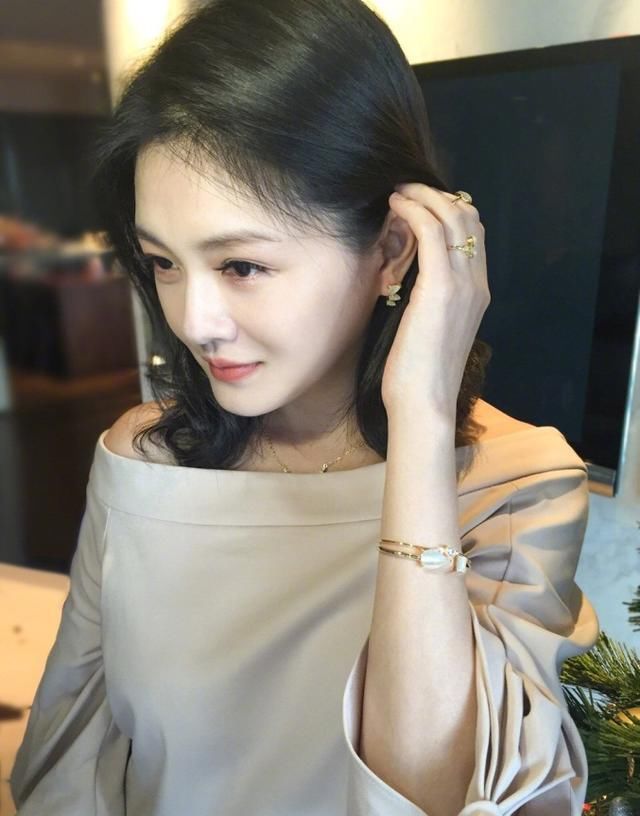  大S|大S竟然放弃身材管理，连头发都剪掉，做了妈改变真是大