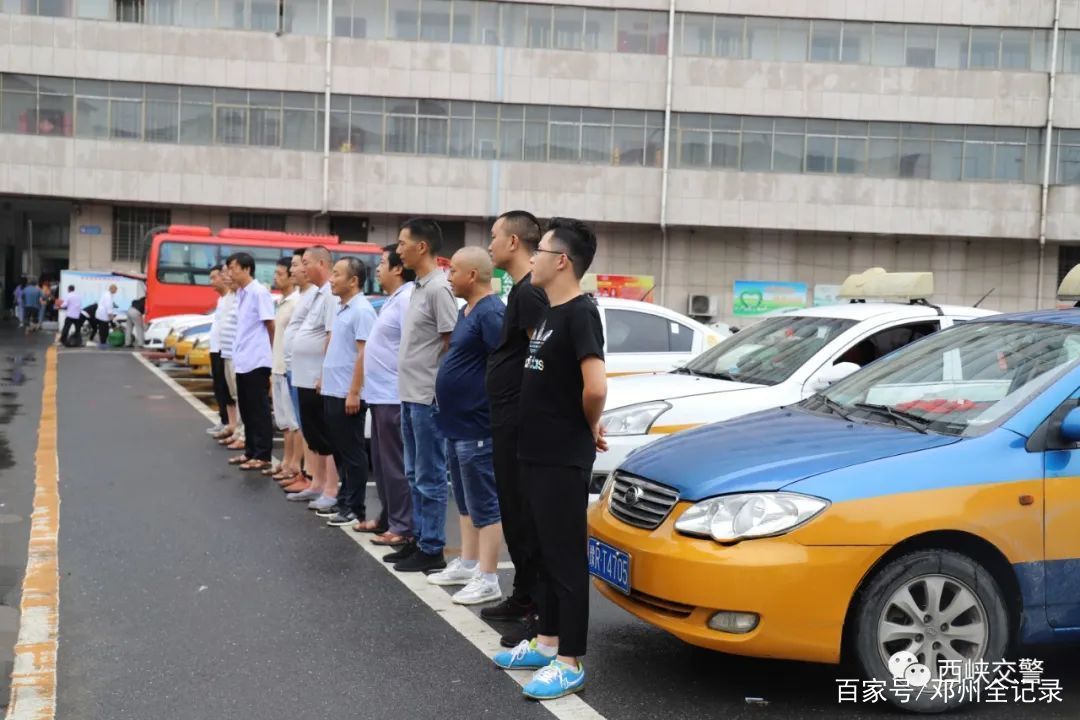  推动|西峡交警推动出租车行业开展使用安全带示范活动