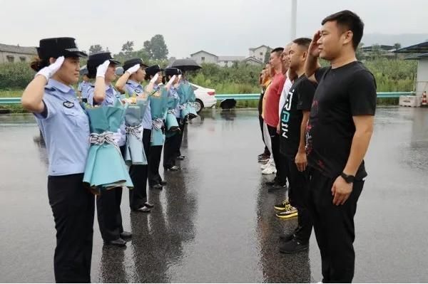  逃犯|杀人焚尸，潜逃21年！遵义警方抓获2名命案逃犯