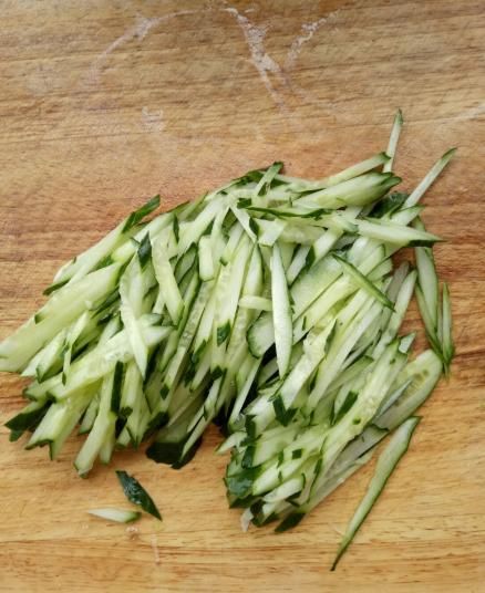  爽口|天太热，凉拌黄瓜别“单调”，搭配这2种食材，清脆爽口还下饭
