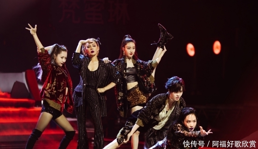  区别对待|当宁静介绍队员时，谁注意到王丽坤，只有她被区别对待