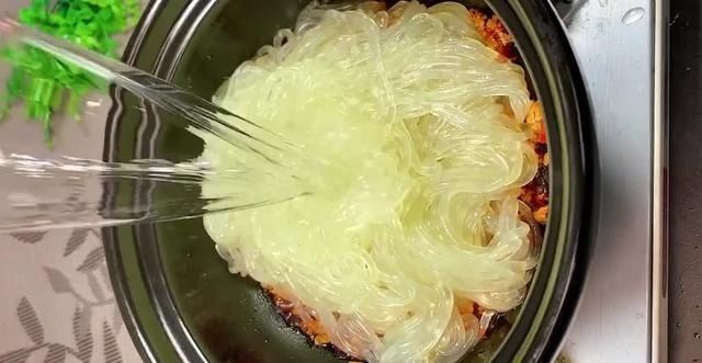 丝滑|家常肉末粉条的做法,柔软丝滑香辣入味,做法简单3步就搞定