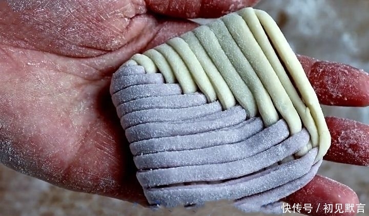 吃法|立夏后,教你紫甘蓝的新吃法,做成面食,暄软劲道,比花卷还好吃