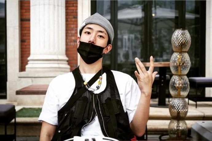  节目组|被节目打错名字，被吴亦凡猜韵脚，“红绿蓝”Rapper发歌Diss《新说唱》！