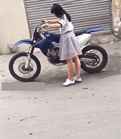 趣图|搞笑GIF趣图:电风吹坏了怎么办?没事!我有我的机智