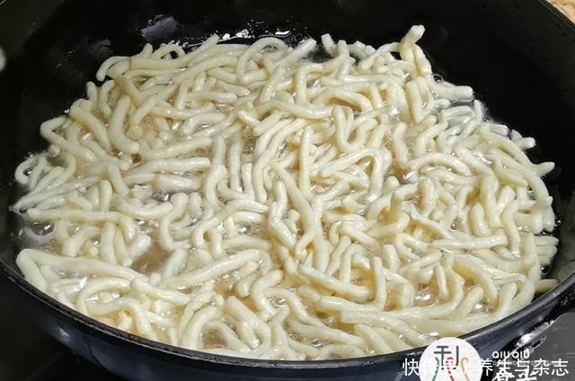 酥脆|教你在家自制沙琪玛,一学就会,香甜酥脆,味道超赞,比买的好吃