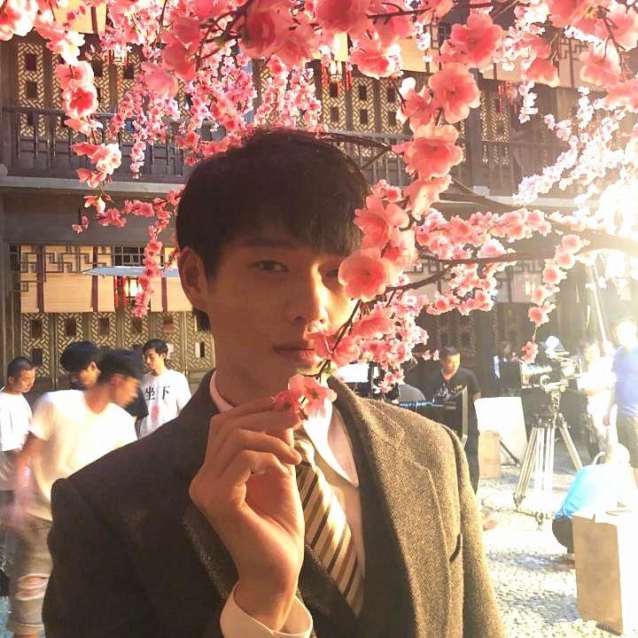  乘风破浪|为什么魏大勋参加《乘风破浪》遭遇吐槽，而黄晓明却受人欢迎？