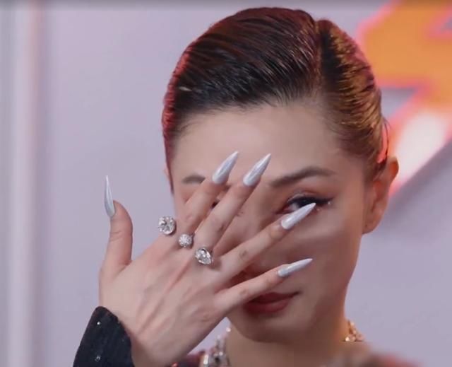  乘风破浪|《乘风破浪的姐姐》二轮淘汰4人吴昕为沈梦辰离场，万茜承认嘴硬