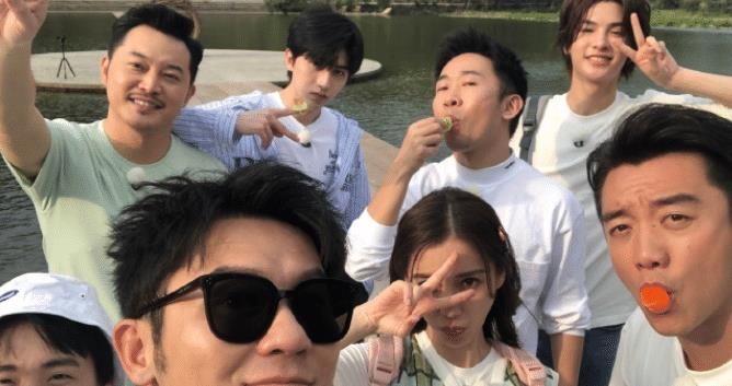  满分|孟美岐加盟《奔跑吧》，路透图帅气满分，原来你是这样的大哥！