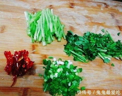  豆腐皮|最简单快手的下酒菜：凉拌豆腐皮，5分钟上桌，香辣爽口很下饭