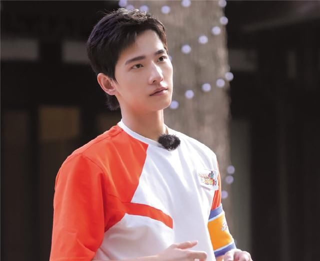  受欢迎|最受欢迎综艺嘉宾排行：邓伦第5，赵丽颖第4，榜首实至名归！