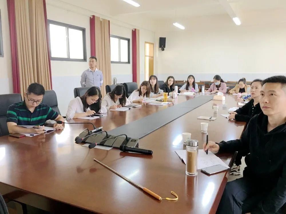 教师|与名师同行 做幸福教师