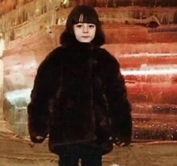  童年|4个顶级流量明星的童年照，热巴一眼认出，最后一个粉丝也认不出！