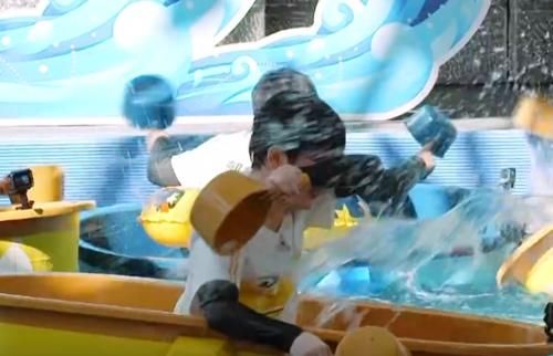 中途|《奔跑吧》唯一全程戴假发的嘉宾,中途不小心掉到水里,观众都看懵了