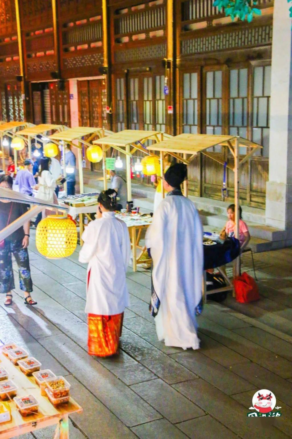 鼓西路|福州最美环湖夜市来啦！灯光秀、鲜花美食，一路逛吃逛吃！