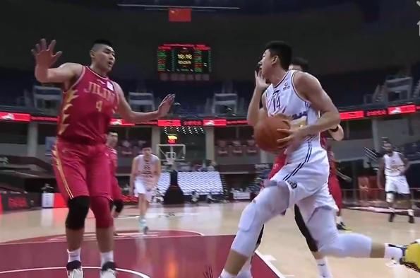  吉林|形势不妙！双外援北控没优势，摩尔特里炸裂暴扣，瞧马布里激动的