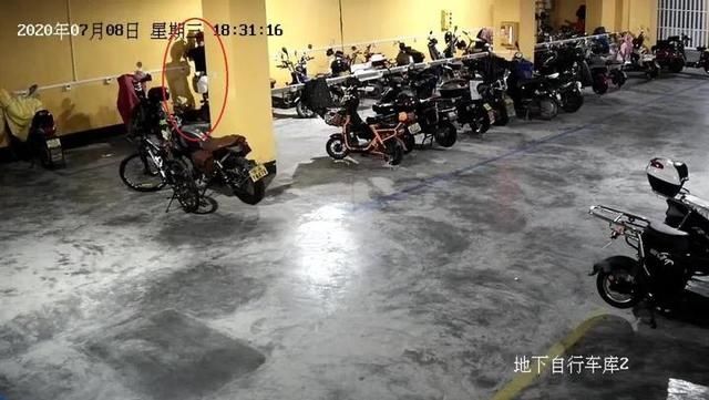 黑衣人|杭州一黑衣人成为“硬币”小偷，一把螺丝刀连橇26个充电桩！