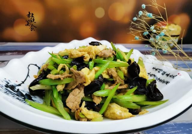  芹菜|1道菜，2种润肠食材，3大营养元素，快给血管肠子洗洗澡