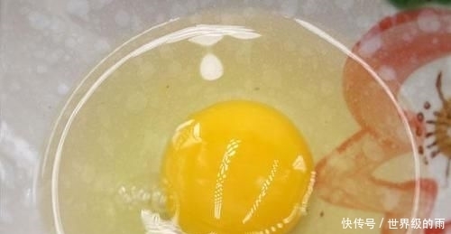 东西|鼻子挤出的 “白色小米粒”是什么东西?别乱挤,当心越挤越多