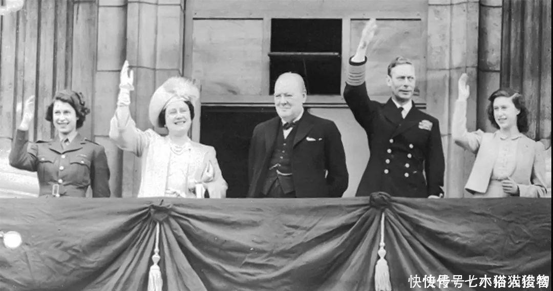 去世|英女王不忘旧恩看她长大的丘吉尔首相去世时,女王破例送他一程