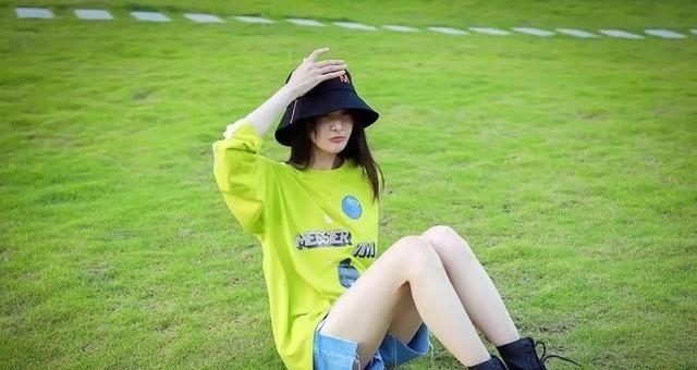 关晓彤|5位女明星比大长腿,杨幂比例超好,关晓彤白又瘦,金晨太惊艳了