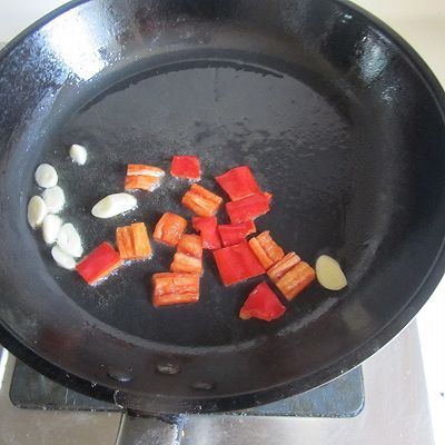  香椿|红椒香椿炒鸡蛋干