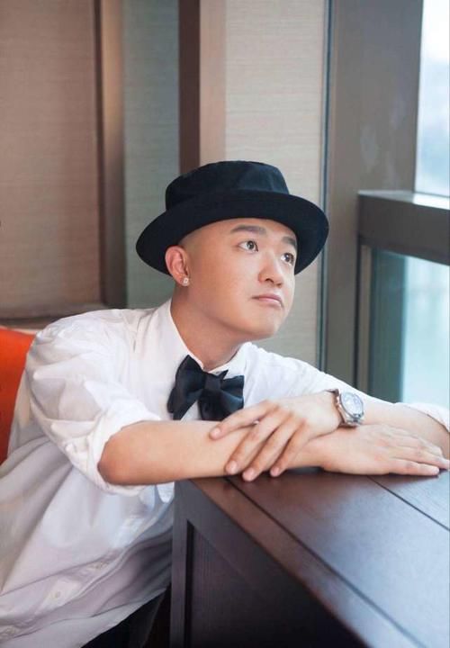  难怪|离开《跑男》的人都有联系，却独独少了他，难怪被称为最违和成员