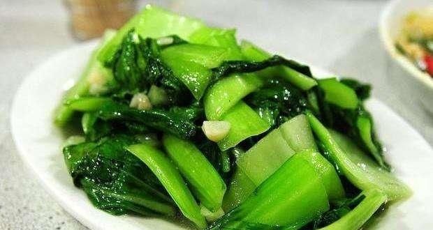 炒青菜|炒青菜时，加冷水还是加热水？都不对，多加一料，青菜更嫩更翠绿