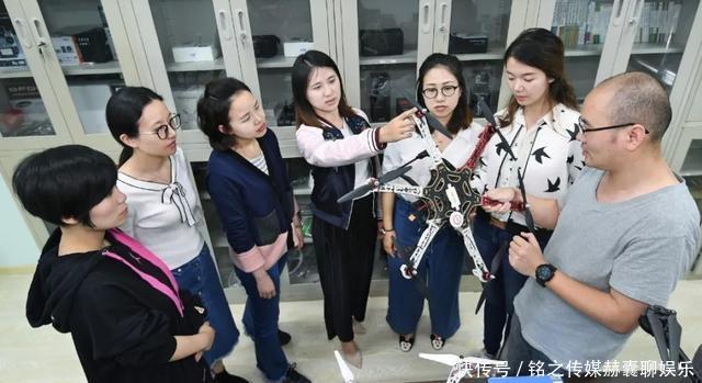 操作|脱下工装,这些电网女神竟这么美!