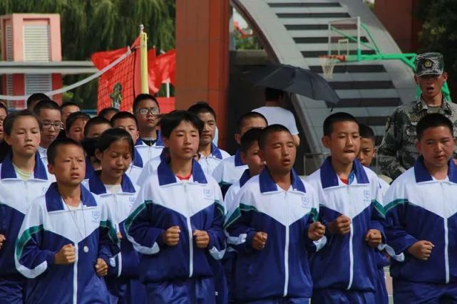正式|航拍，西吉中学、回中、二中军训！正式拉开帷幕。