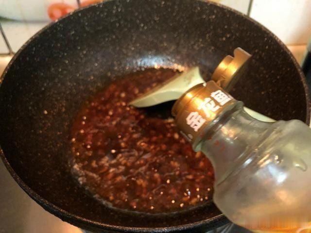 翠绿|生菜这么做翠绿爽脆，苦味减少鲜香加倍，十分钟上桌，一盘不够分